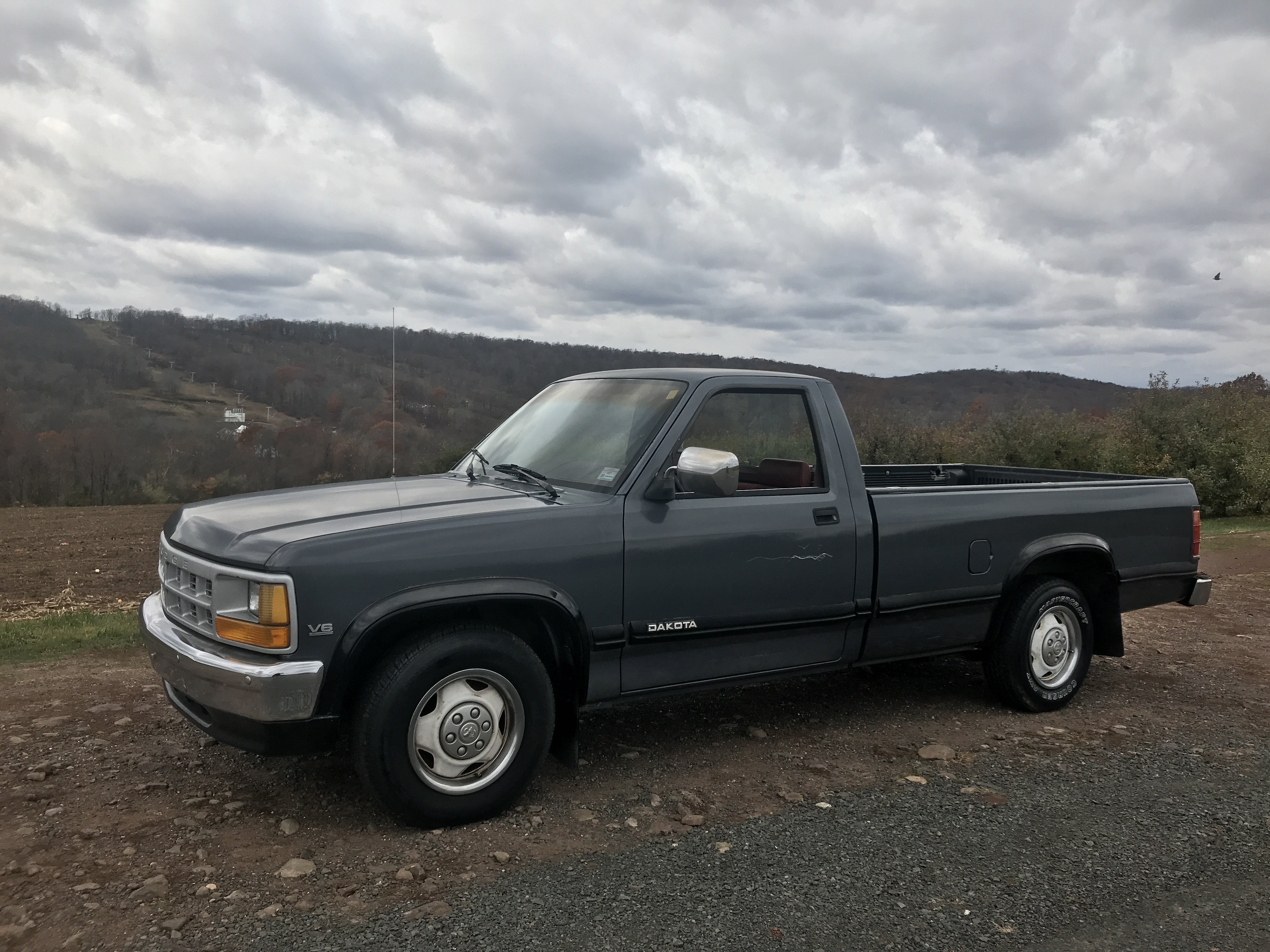 1991 Dodge Dakota Pickup ONE OWNER 117K 8 foot bed and roomy bench seating NICE — photo 7